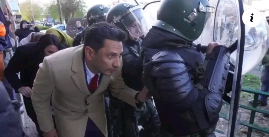 RECIBIERON A HUEVAZOS A DIRIGENTES DE LA LIBERTAD AVANZA🥚🚨: EL MISIONERO ADRIÁN NÚÑEZ ESTABA ENTRE LOS PRESENTES