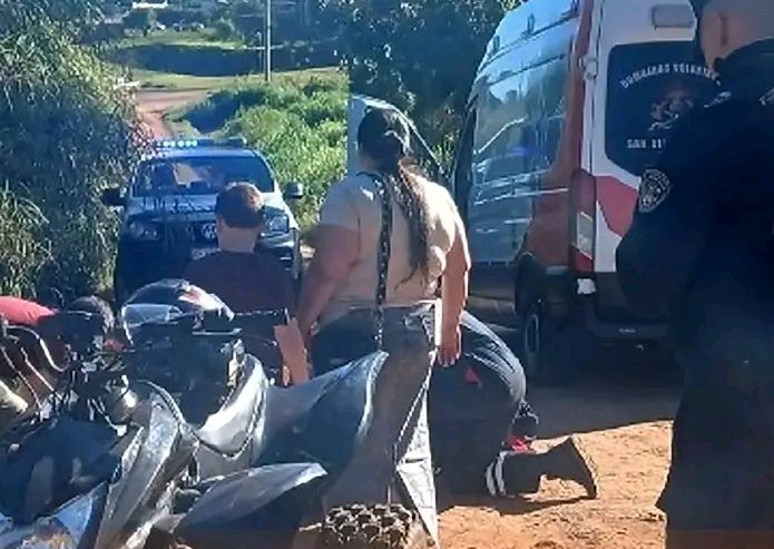 SAN VICENTE 🚨 UNA ADOLESCENTE CAYÓ DE UN CUATRICICLO Y OTRO RODADO LE PASÓ POR ENCIMA